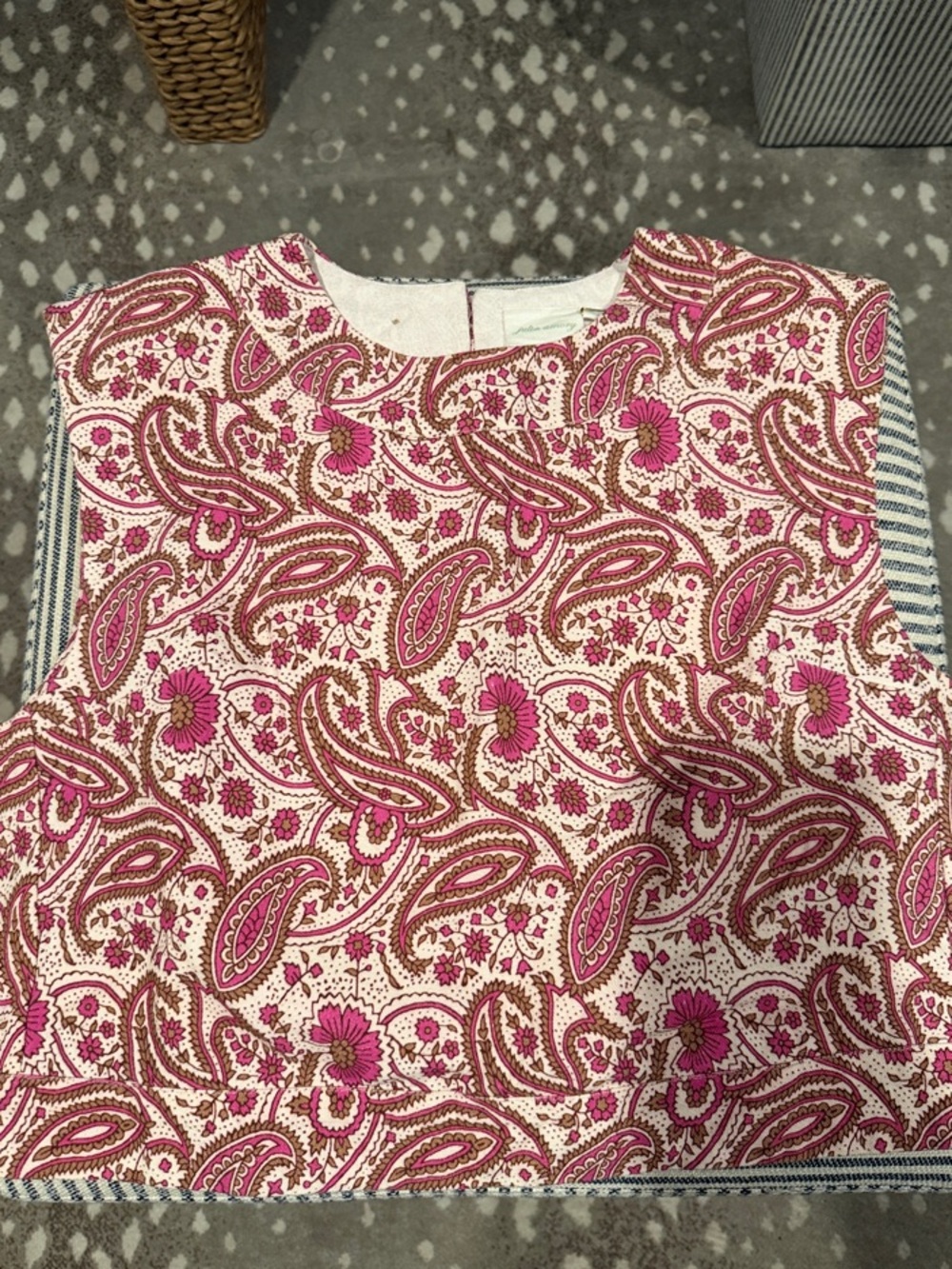 NWT Julia Amory Slim Shell Top - size Medium - Pink Paisley Sleeveless Blouse